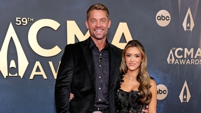 Brett Young and Taylor Mills attend the 59th Annual CMA Awards at Music City Center on November 19, 2025 in Nashville, Tennessee (Getty Images via AFP) Brett Young and Taylor Mills attend the 59th Annual CMA Awards at Music City Center on November 19, 2025 in Nashville, Tennessee (Getty Images via AFP)