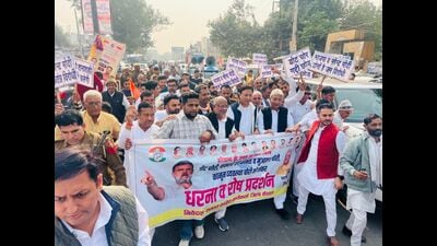 While highlighting crop prices and compensation, Randeep Surjewala said that the BJP government had promised MSP procurement of wheat, paddy, mustard, and cotton, but farmers are not getting the promised prices. (HT Photo)