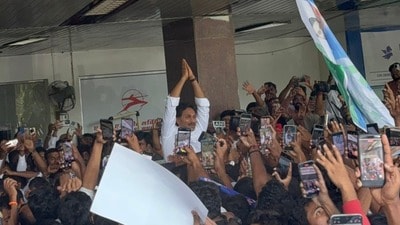 నాంపల్లి కోర్టుకు జగన్ నాంపల్లి కోర్టుకు జగన్