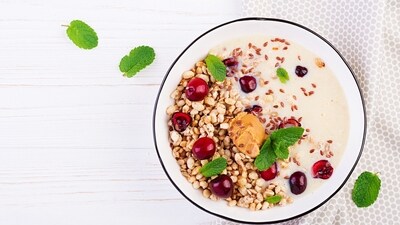 Oatmeal is one of the healthy options that balances blood sugar levels. (Picture credit: Freepik) Oatmeal is one of the healthy options that balances blood sugar levels. (Picture credit: Freepik)