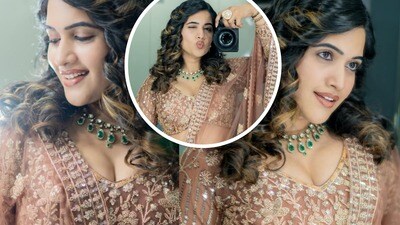 <p>హాట్ లుక్స్ తో, క్యూట్ పోజులతో అదరగొడుతోంది యాంకర్ స్రవంతి చొక్కారపు. ఆమె లేటెస్ట్ పిక్స్ వైరల్ గా మారాయి. </p> (instagram-sravanthi_chokarapu) <p>హాట్ లుక్స్ తో, క్యూట్ పోజులతో అదరగొడుతోంది యాంకర్ స్రవంతి చొక్కారపు. ఆమె లేటెస్ట్ పిక్స్ వైరల్ గా మారాయి. </p> (instagram-sravanthi_chokarapu)