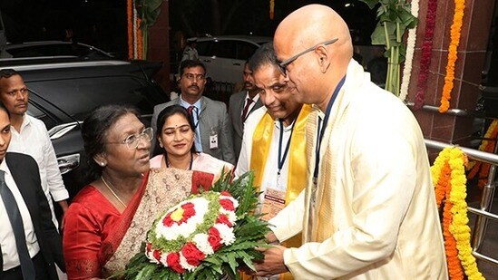 తిరుమలకు చేరుకున్న భారత రాష్ట్రపతి