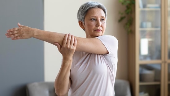 Dr Yoo highlights the dangers of inactivity after a patient's fractured femur. (Freepik)