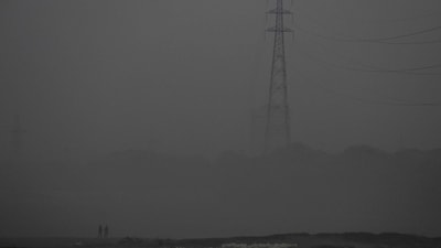 Men walk on the Yamuna riverbed amid heavy smog in New Delhi. (Arun Sankar/AFP) Men walk on the Yamuna riverbed amid heavy smog in New Delhi. (Arun Sankar/AFP)