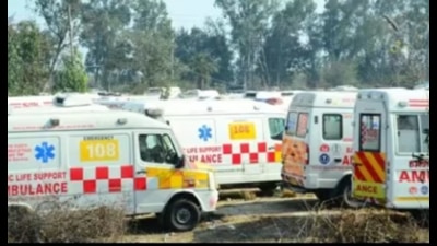 Normally, once an ambulance is booked, the SMS sent to the caller helps initiate and confirm the pickup process. The absence of this communication has led to delays, miscommunication, and increased chances of ambulances not reaching the correct location. (Pic for representation) Normally, once an ambulance is booked, the SMS sent to the caller helps initiate and confirm the pickup process. The absence of this communication has led to delays, miscommunication, and increased chances of ambulances not reaching the correct location. (Pic for representation)