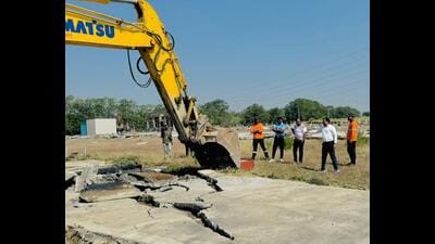 Officials noted that the spike in unauthorised plotting is directly linked to renewed activity around the airport project. (HT PHOTO) Officials noted that the spike in unauthorised plotting is directly linked to renewed activity around the airport project. (HT PHOTO)