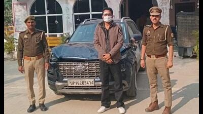 Police said the man lives in the same society (HT) Police said the man lives in the same society (HT)