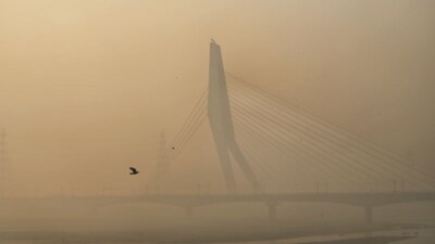 The 24-hour rolling average AQI was 369 (very poor) at 10am. (HT PHOTO) The 24-hour rolling average AQI was 369 (very poor) at 10am. (HT PHOTO)