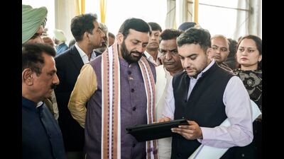 The CM said that the PM will also participate at the International Gita Mahotsav and attend the Maha Aarti on the banks of Brahma Sarovar. (HT Photo)
