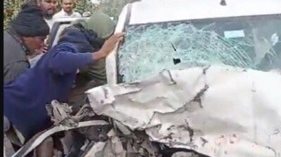 నుజ్జునుజ్జయిన కారు నుజ్జునుజ్జయిన కారు