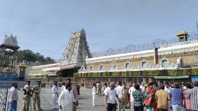 <p>ఇవాళ మధ్యాహ్నం 3 గంటలకు వర్చువల్ సేవలు, వాటి దర్శన స్లాట్లకు సంబంధించిన కోటా టికెట్లు అందుబాటులోకి వస్తాయి. ఈ మేరకు టీటీడీ ప్రకటన చేసింది.</p> <p>ఇవాళ మధ్యాహ్నం 3 గంటలకు వర్చువల్ సేవలు, వాటి దర్శన స్లాట్లకు సంబంధించిన కోటా టికెట్లు అందుబాటులోకి వస్తాయి. ఈ మేరకు టీటీడీ ప్రకటన చేసింది.</p>