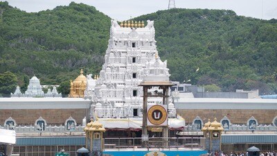 <p>వయోవృద్ధులు, దివ్యాంగులు, దీర్ఘకాలిక వ్యాధులున్నవారు తిరుమల శ్రీవారిని దర్శించుకునేందుకు వీలుగా ఉచిత ప్రత్యేక దర్శనం టోకెన్ల కోటాను నవంబర్ 24న మధ్యాహ్నం 3 గంటలకు టీటీడీ ఆన్లైన్లో విడుదల చేయనుంది.</p> <p>వయోవృద్ధులు, దివ్యాంగులు, దీర్ఘకాలిక వ్యాధులున్నవారు తిరుమల శ్రీవారిని దర్శించుకునేందుకు వీలుగా ఉచిత ప్రత్యేక దర్శనం టోకెన్ల కోటాను నవంబర్ 24న మధ్యాహ్నం 3 గంటలకు టీటీడీ ఆన్లైన్లో విడుదల చేయనుంది.</p>