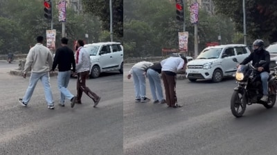 A clip of Delhi men copying Japanese courtesy at a traffic signal gained over 140k views. (Instagram/meoww.gang_)