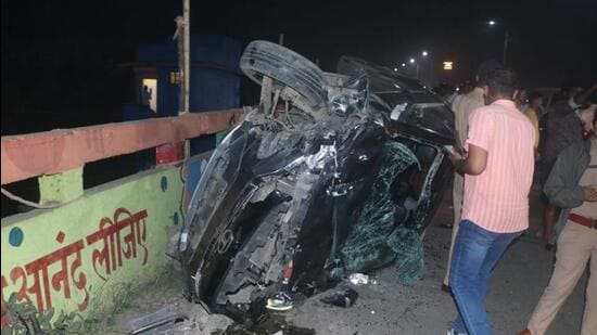 When the car was proceeding at high speed along the Ambernath flyover, the driver lost control, causing it to veer into the opposite lane and collide head-on with multiple bikes (Pramod Tambe/ HT Photo)