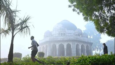 By 10am on Saturday, the 24-hour rolling average air quality index (AQI) for Delhi was 361, marginally lower than the 24-hour average AQI of 364 on Friday evening. (HT Photo/ Vipin Kumar) By 10am on Saturday, the 24-hour rolling average air quality index (AQI) for Delhi was 361, marginally lower than the 24-hour average AQI of 364 on Friday evening. (HT Photo/ Vipin Kumar)