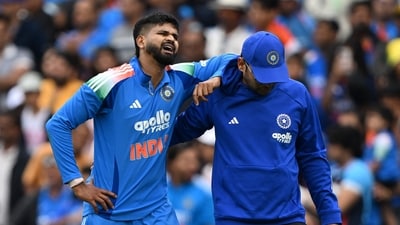 Shreyas Iyer walks off in pain after his injury at the SCG. (AFP) Shreyas Iyer walks off in pain after his injury at the SCG. (AFP)