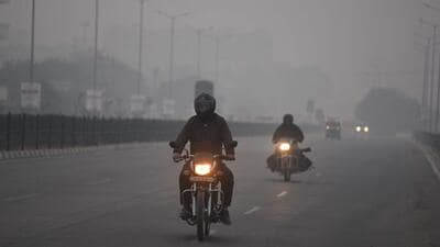 Commuters are seen amid a thick layer of haze at Sector 37C road in Gurugram. (Parveen Kumar/HT) Commuters are seen amid a thick layer of haze at Sector 37C road in Gurugram. (Parveen Kumar/HT)