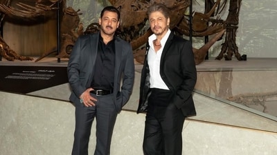 Salman Khan shared a picture with Shah Rukh Khan from the Abu Dhabi museum. Salman Khan shared a picture with Shah Rukh Khan from the Abu Dhabi museum.