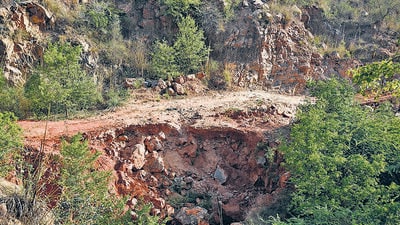Signs of mining activity in the Aravalli range region at Gangani village in Gurugram. (HT Photo)