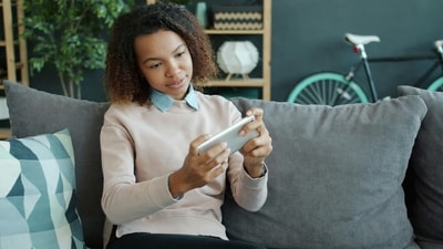 The new study reports cortical thinning in attention and memory centers among kids with heavier screen-time habits. (Unsplash) The new study reports cortical thinning in attention and memory centers among kids with heavier screen-time habits. (Unsplash)