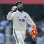 <p>భారత టెస్టు కెప్టెన్ గా రిషబ్ పంత్ డెబ్యూ చేశాడు. శుభ్ మన్ గిల్ గాయంతో దక్షిణాఫ్రికాతో రెండో టెస్టుకు దూరమయ్యాడు. ఈ మ్యాచ్ కు పంత్ నాయకుడిగా వ్యవహరించాడు. కానీ అతని నిర్ణయాలకు విమర్శలు తప్పలేదు. </p>