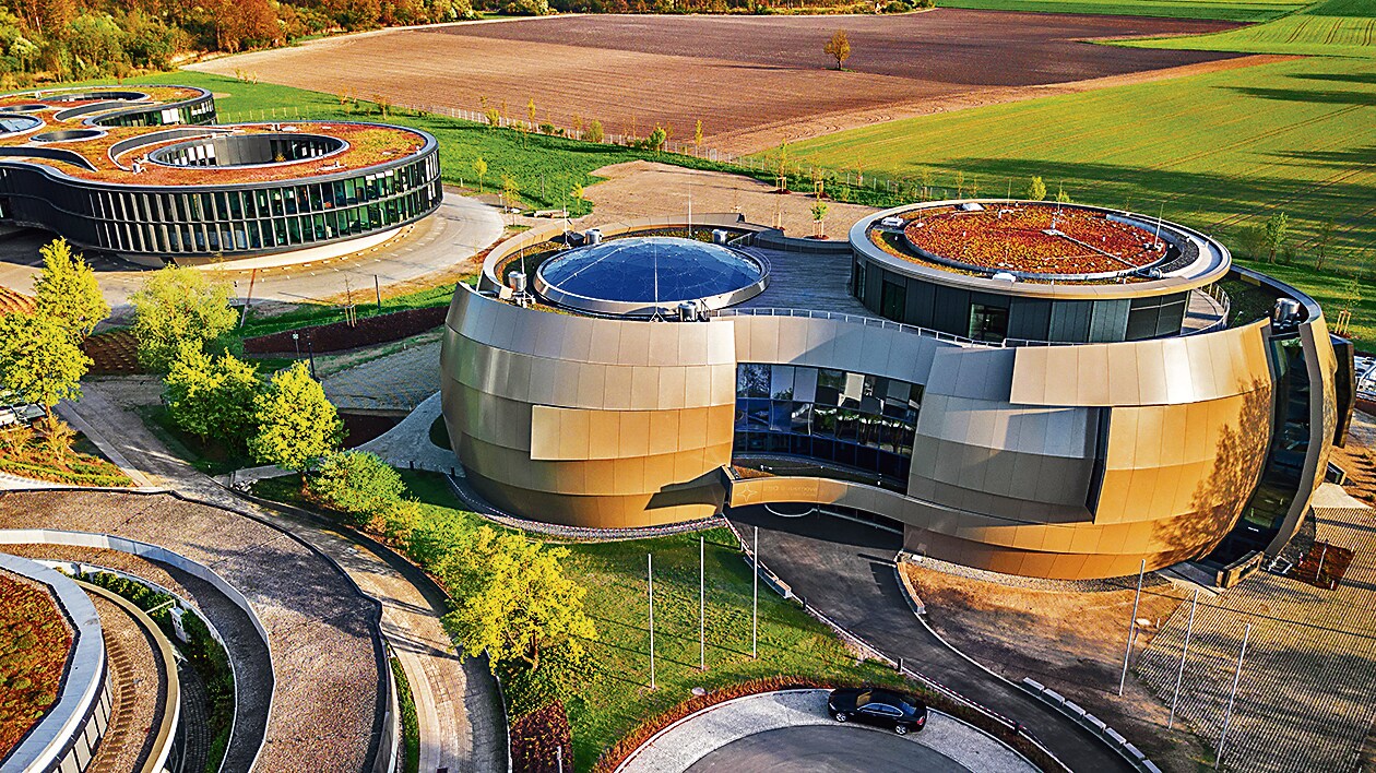 The ESO planetarium is designed to resemble a binary star system. (ESO/S Lowery) The ESO planetarium is designed to resemble a binary star system. (ESO/S Lowery)