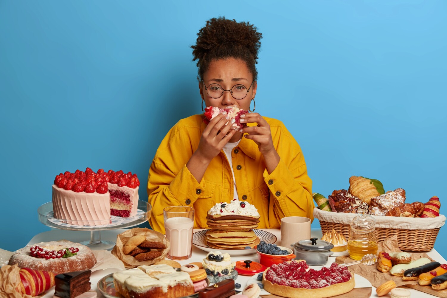 Put a lid on your temptation to sample every food at parties. (Picture credit: Freepik) Put a lid on your temptation to sample every food at parties. (Picture credit: Freepik)