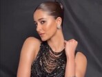 Ananya Panday's saree gown is priced at <span class='webrupee'>₹</span>1,95,000. Ananya Panday's saree gown is priced at <span class='webrupee'>₹</span>1,95,000.