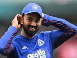 <p>టీమిండియా వన్డే కెప్టెన్ గా కేెఎల్ రాహుల్ ఎంపికయ్యాడు. రెగ్యులర్ కెప్టెన్ శుభ్ మన్ గిల్ గాయం కారణంగా దక్షిణాఫ్రికాతో వన్డే సిరీస్ లో టీమ్ ను రాహుల్ నడిపించనున్నాడు. ఇప్పటికే 12 వన్డేల్లో కెప్టెన్ గా చేసిన అనుభవం అతనికుంది. అయితే శుభ్ మన్ దూరమవడంతో మళ్లీ రోహిత్ కే ఈ సిరీస్ కోసం వన్డే పగ్గాలు అప్పగిస్తారనే వార్తలొచ్చాయి. కానీ కేఎల్ రాహుల్ కే కెప్టెన్సీ అప్పగించారు. </p>