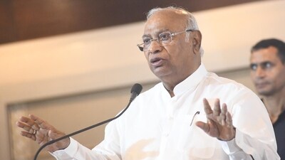 Congress president Mallikarjun Kharge stated that any leadership change in Karnataka will be decided by the party's top leadership. (Photo by Santosh Kumar/ Hindustan Times)