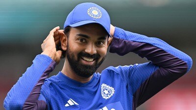 <p>టీమిండియా వన్డే కెప్టెన్ గా కేెఎల్ రాహుల్ ఎంపికయ్యాడు. రెగ్యులర్ కెప్టెన్ శుభ్ మన్ గిల్ గాయం కారణంగా దక్షిణాఫ్రికాతో వన్డే సిరీస్ లో టీమ్ ను రాహుల్ నడిపించనున్నాడు. ఇప్పటికే 12 వన్డేల్లో కెప్టెన్ గా చేసిన అనుభవం అతనికుంది. అయితే శుభ్ మన్ దూరమవడంతో మళ్లీ రోహిత్ కే ఈ సిరీస్ కోసం వన్డే పగ్గాలు అప్పగిస్తారనే వార్తలొచ్చాయి. కానీ కేఎల్ రాహుల్ కే కెప్టెన్సీ అప్పగించారు. </p> (AFP) <p>టీమిండియా వన్డే కెప్టెన్ గా కేెఎల్ రాహుల్ ఎంపికయ్యాడు. రెగ్యులర్ కెప్టెన్ శుభ్ మన్ గిల్ గాయం కారణంగా దక్షిణాఫ్రికాతో వన్డే సిరీస్ లో టీమ్ ను రాహుల్ నడిపించనున్నాడు. ఇప్పటికే 12 వన్డేల్లో కెప్టెన్ గా చేసిన అనుభవం అతనికుంది. అయితే శుభ్ మన్ దూరమవడంతో మళ్లీ రోహిత్ కే ఈ సిరీస్ కోసం వన్డే పగ్గాలు అప్పగిస్తారనే వార్తలొచ్చాయి. కానీ కేఎల్ రాహుల్ కే కెప్టెన్సీ అప్పగించారు. </p> (AFP)
