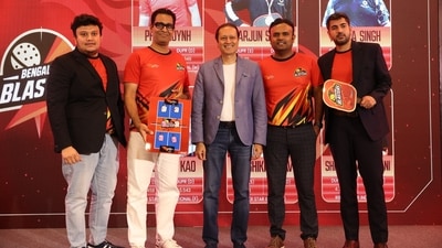 Vineet Jain, Managing Director, The Times Group (center) with Bengaluru Blasters