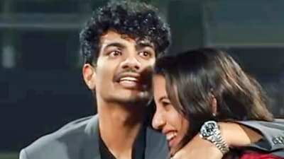 In this screengrab from a video posted on Nov. 21, 2025, Smriti Mandhana being proposed by Palash Mucchal for marriage at the DY Patil Stadium (@palash_muchhal)