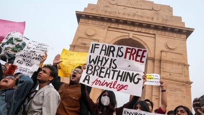 People raise slogans during a protest against worsening air quality in the national capital, at the India Gate, in New Delhi, Sunday, Nov. 23, 2025. (PTI) People raise slogans during a protest against worsening air quality in the national capital, at the India Gate, in New Delhi, Sunday, Nov. 23, 2025. (PTI)