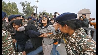 Student protest against city’s deteriorating AQI continues (Sanjeev Verma/ HT) Student protest against city’s deteriorating AQI continues (Sanjeev Verma/ HT)