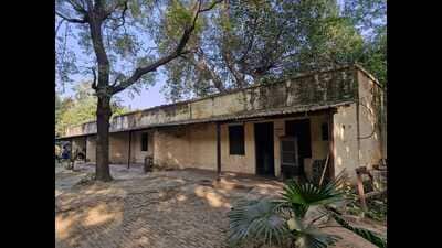 The hazardous state of the GRP quarters. (HT Photo) The hazardous state of the GRP quarters. (HT Photo)
