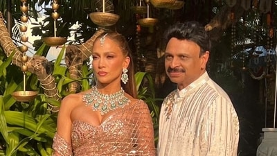 Jennifer Lopez's first desi look grabbed all the attention. Jennifer Lopez's first desi look grabbed all the attention.