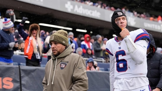 Jaxson Dart #6 of the New York Giants walks off the field after an injury during the fourth quarter in the game against the Chicago Bears at Soldier Field on November 09, 2025 in Chicago, Illinois. (Getty Images via AFP)