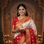 <p>హైదరాబాద్​లో 10 గ్రాముల పసిడి (22క్యారెట్లు) ధర రూ. 1,13,790గా ఉంది. 24క్యారెట్ల బంగారం ధర రూ. 1,24,120గా కొనసాగుతోంది. కేజీ వెండి ధర రూ. 1,88,000గా ఉంది.</p>