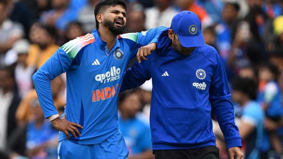 <p>ఆస్ట్రేలియాతో వన్డే సిరీస్ లో గాయపడ్డ శ్రేయస్ అయ్యర్ సౌతాఫ్రికాతో మ్యాచ్ లకు దూరమయ్యాడు. మూడు వన్డేల సిరీస్ నవంబర్ 30న స్టార్ట్ అవుతుంది.</p>(AFP)