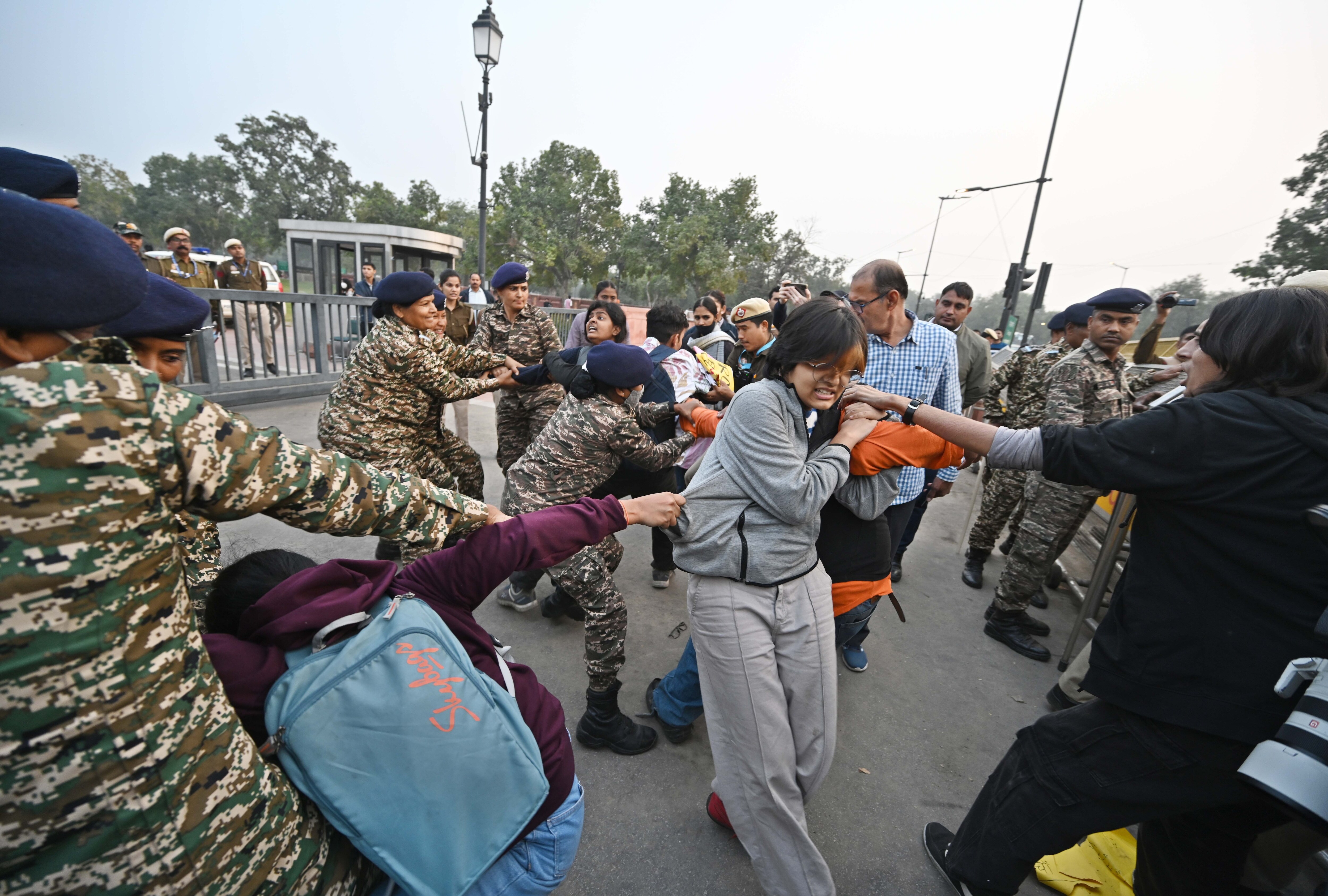 People raise slogans during a protest at India Gate against worsening air quality in the national capital on Sunday, Nov. 23, 2025. The air quality remained in the “very poor” category, in New Delhi, India, on Sunday, November 23, 2025. (Sanjeev Verma/ HT photo) People raise slogans during a protest at India Gate against worsening air quality in the national capital on Sunday, Nov. 23, 2025. The air quality remained in the “very poor” category, in New Delhi, India, on Sunday, November 23, 2025. (Sanjeev Verma/ HT photo)