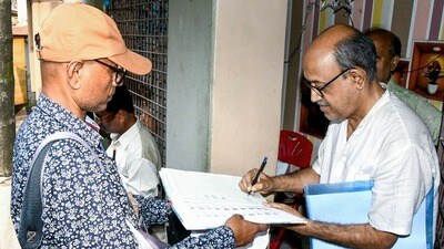 SIRএ বাংলায় বাদ পড়ছে কত লাখ নাম? এনুমারেশন ফর্ম EC পোর্টালে উঠেছে কি না, দেখুন এভাবে (Debajyoti Chakraborty ) SIRএ বাংলায় বাদ পড়ছে কত লাখ নাম? এনুমারেশন ফর্ম EC পোর্টালে উঠেছে কি না, দেখুন এভাবে (Debajyoti Chakraborty )