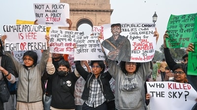 People staged a protest against rising air pollution in Delhi NCR at India Gate, in New Delhi on Sunday. (ANI) People staged a protest against rising air pollution in Delhi NCR at India Gate, in New Delhi on Sunday. (ANI)