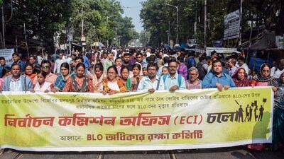 Booth Level Officers (BLO) stage a protest against Election Commission of India, in Kolkata on Monday. (ANI Photo) Booth Level Officers (BLO) stage a protest against Election Commission of India, in Kolkata on Monday. (ANI Photo)