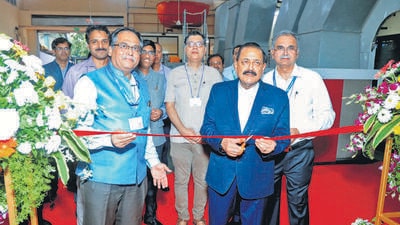 Jitendra Singh (in blue suit), Union minister for science and technology, inaugurated the lab in the presence of IIT Bombay director Shireesh Kedare (in light blue jacket). Jitendra Singh (in blue suit), Union minister for science and technology, inaugurated the lab in the presence of IIT Bombay director Shireesh Kedare (in light blue jacket).