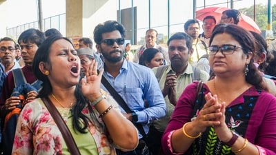 Thousands of fresh SSC aspirants to classes 11 and 12 took out a march from the Sealdah Station in north Kolkata, breached multiple police barricades and clashed with personnel in uniform to reach the Esplanade area of central Kolkata, their destination. (Representative image) (PTI/File photo) Thousands of fresh SSC aspirants to classes 11 and 12 took out a march from the Sealdah Station in north Kolkata, breached multiple police barricades and clashed with personnel in uniform to reach the Esplanade area of central Kolkata, their destination. (Representative image) (PTI/File photo)