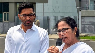 একঝাঁক প্রশ্ন তুলে ফের CEOকে চিঠি মমতার, দিল্লি যাচ্ছে ‘টিম TMC’, লক্ষ্য কী?