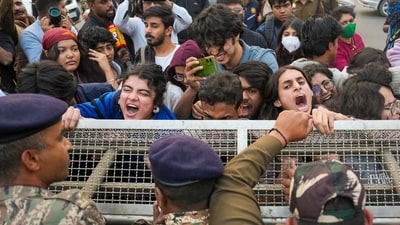 People and security personnel clash during a protest against worsening air quality in the national capital, at the India Gate, in New Delhi on Sunday (PTI) People and security personnel clash during a protest against worsening air quality in the national capital, at the India Gate, in New Delhi on Sunday (PTI)