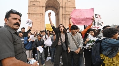 The protest on Sunday comes days after people had also staged a protest at the same spot on November 9. (Sanjeev Verma/ Hindustan Times) The protest on Sunday comes days after people had also staged a protest at the same spot on November 9. (Sanjeev Verma/ Hindustan Times)