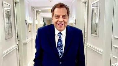 ధర్మేంద్ర.. బాలీవుడ్ మోస్ట్ సక్సెస్ఫుల్ స్టార్.. అమితాబ్, షారుక్ ఖాన్ల కంటే ఎక్కువ హిట్స్ (HT_PRINT) ధర్మేంద్ర.. బాలీవుడ్ మోస్ట్ సక్సెస్ఫుల్ స్టార్.. అమితాబ్, షారుక్ ఖాన్ల కంటే ఎక్కువ హిట్స్ (HT_PRINT)